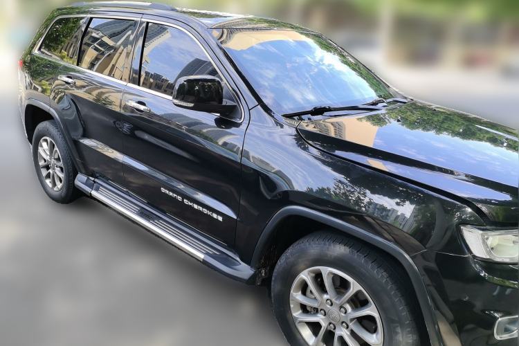 Used Jeep Grand Cherokee 2014 3.0TD Diesel Comfort Navigation Version Front Right 45 Deg