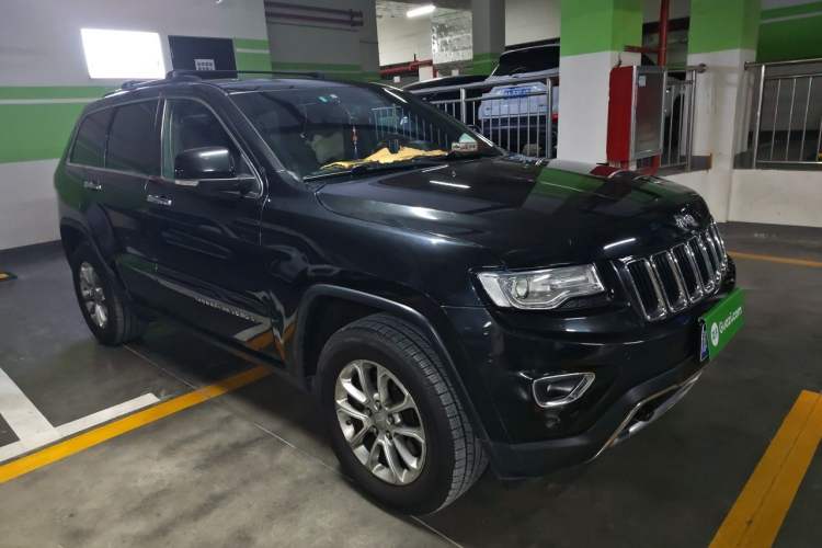 Used Jeep Grand Cherokee 2014 3.6L Elite Navigation Edition Front Right 45 Deg