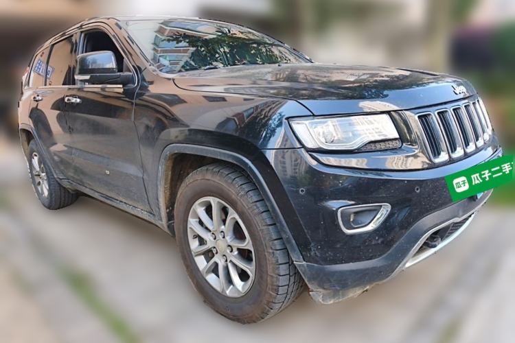 Used Jeep Grand Cherokee 2014 3.0TD Diesel Comfort Navigation Version Front Right 45 Deg