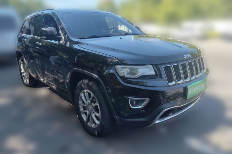 Used Jeep Grand Cherokee 2014 3.0L Comfort Navigation Edition Front Right 45 Deg