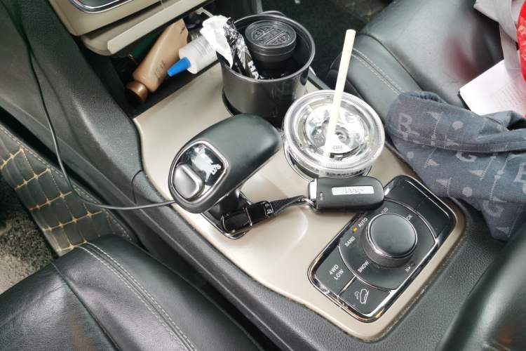 Used Jeep Grand Cherokee 2014 3.0TD Diesel Comfort Navigation Version Gear Lever