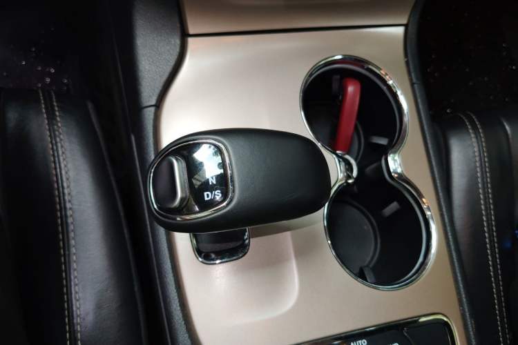 Used Jeep Grand Cherokee 2014 3.0L Comfort Navigation Edition Gear Lever