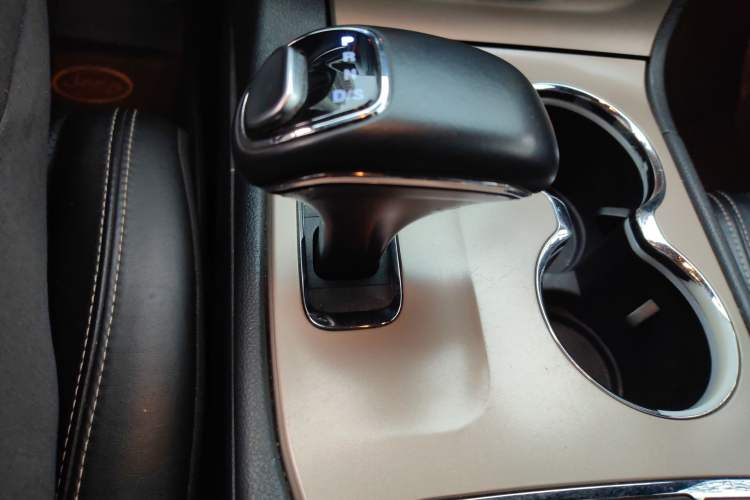 Used Jeep Grand Cherokee 2014 3.6L Elite Navigation Edition Gear Lever