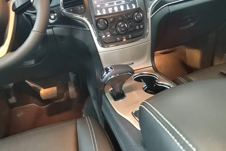 Used Jeep Grand Cherokee 2014 3.0L Comfort Navigation Edition Gear Lever