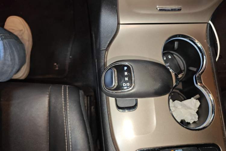 Used Jeep Grand Cherokee 2014 3.0L Comfort Navigation Edition Gear Lever