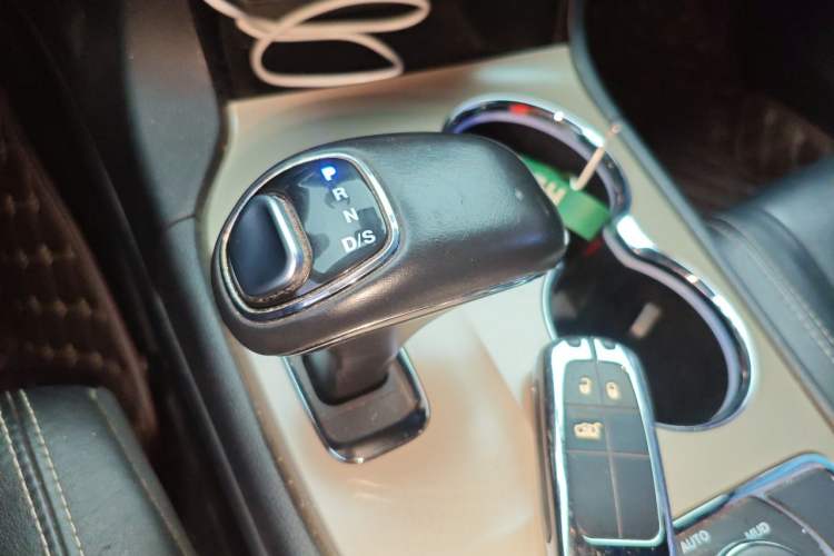 Used Jeep Grand Cherokee 2014 3.0L Comfort Navigation Edition Gear Lever