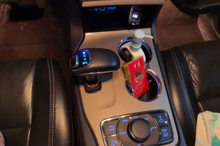 Used Jeep Grand Cherokee 2014 3.6L Elite Navigation Edition Gear Lever