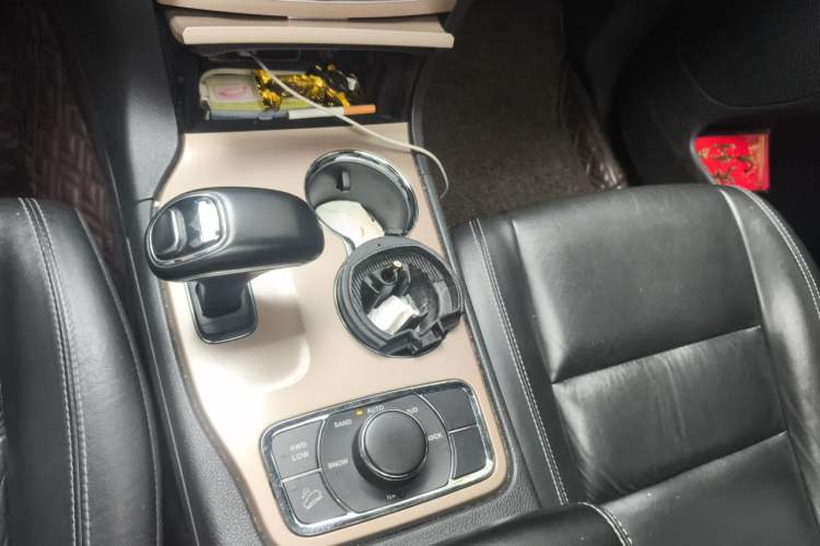 Used Jeep Grand Cherokee 2014 3.0TD Diesel Comfort Navigation Version Gear Lever