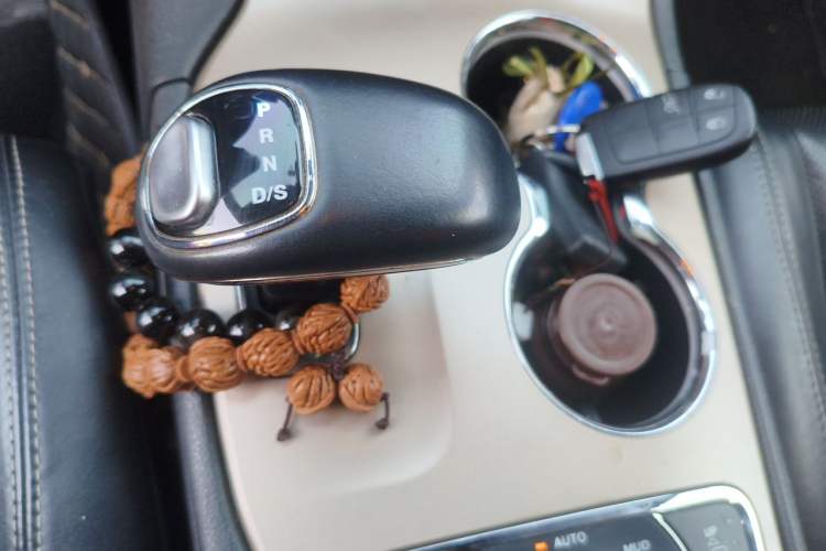 Used Jeep Grand Cherokee 2014 3.6L Elite Navigation Edition Gear Lever