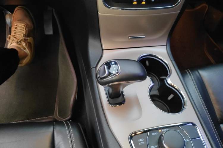 Used Jeep Grand Cherokee 2014 3.0L Comfort Navigation Edition Gear Lever