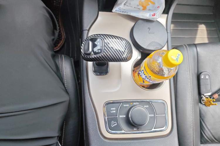 Used Jeep Grand Cherokee 2014 3.6L Comfort Navigation Edition Gear Lever