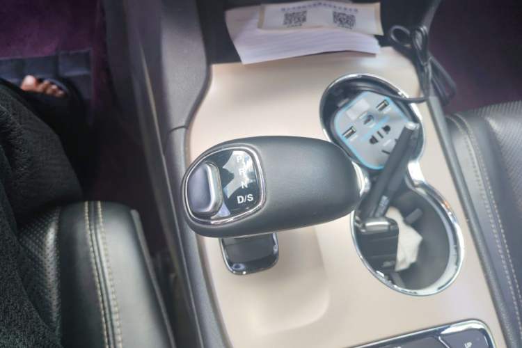 Used Jeep Grand Cherokee 2014 3.6L Elite Navigation Edition Gear Lever