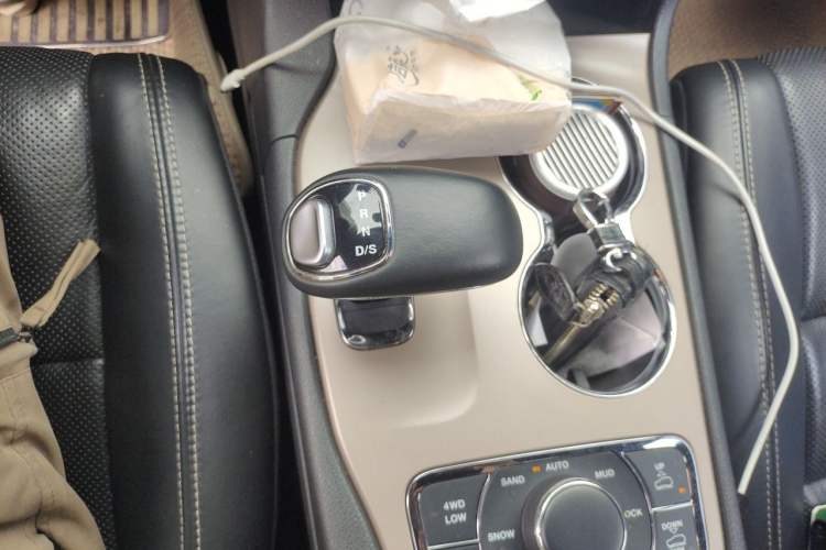Used Jeep Grand Cherokee 2014 3.6L Elite Navigation Edition Gear Lever