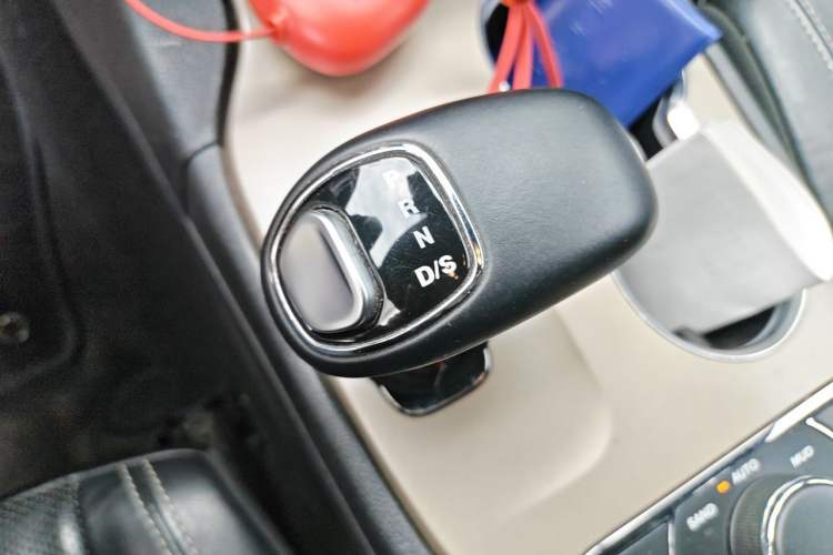 Used Jeep Grand Cherokee 2014 3.6L Elite Navigation Edition Gear Lever
