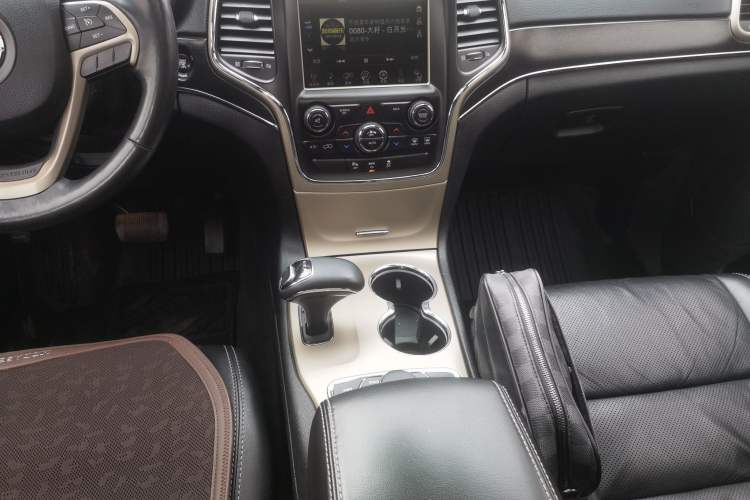 Used Jeep Grand Cherokee 2014 3.6L Elite Navigation Edition Gear Lever