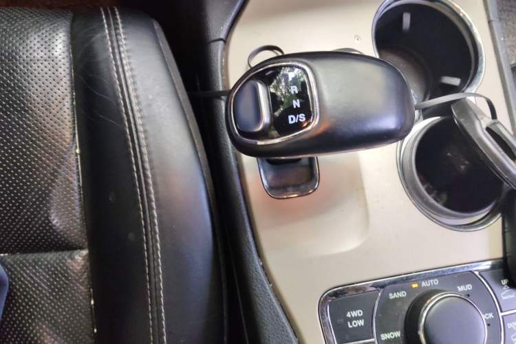 Used Jeep Grand Cherokee 2014 3.6L Elite Navigation Edition Gear Lever