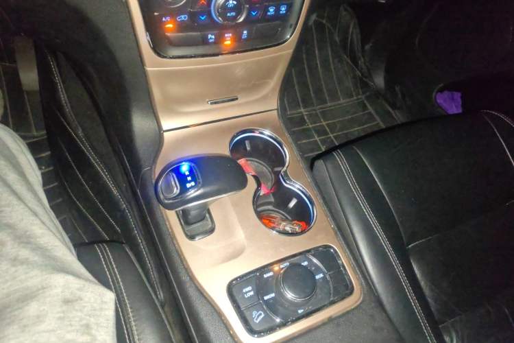 Used Jeep Grand Cherokee 2014 3.0L Comfort Navigation Edition Gear Lever