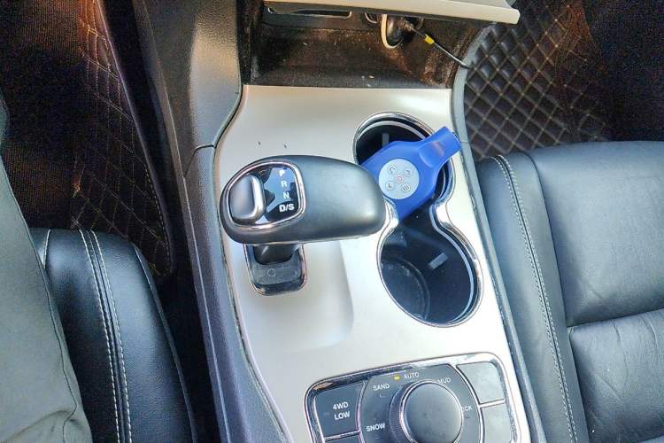 Used Jeep Grand Cherokee 2014 3.0L Comfort Navigation Edition Gear Lever