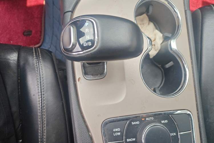 Used Jeep Grand Cherokee 2014 3.0L Comfort Navigation Edition Gear Lever