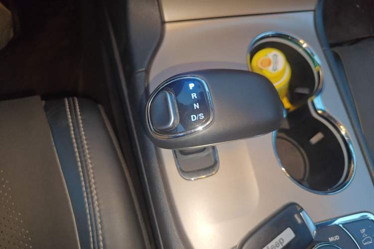 Used Jeep Grand Cherokee 2014 3.6L Elite Navigation Edition Gear Lever
