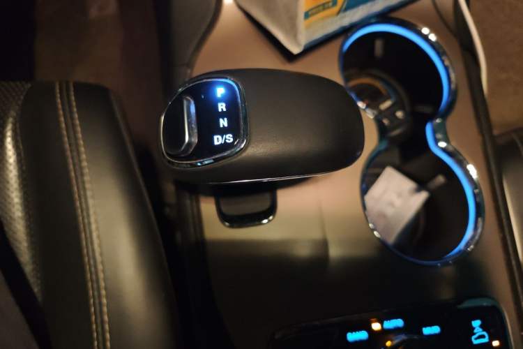 Used Jeep Grand Cherokee 2014 3.6L Elite Navigation Edition Gear Lever
