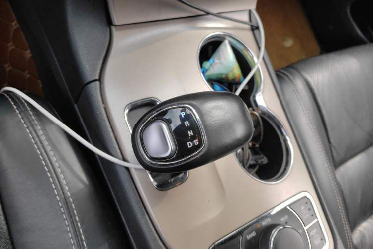 Used Jeep Grand Cherokee 2014 3.6L Elite Navigation Edition Gear Lever