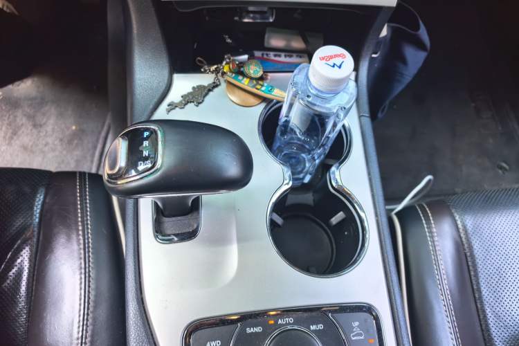 Used Jeep Grand Cherokee 2014 3.6L Elite Navigation Edition Gear Lever