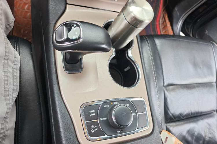 Used Jeep Grand Cherokee 2014 3.0TD Diesel Comfort Navigation Version Gear Lever