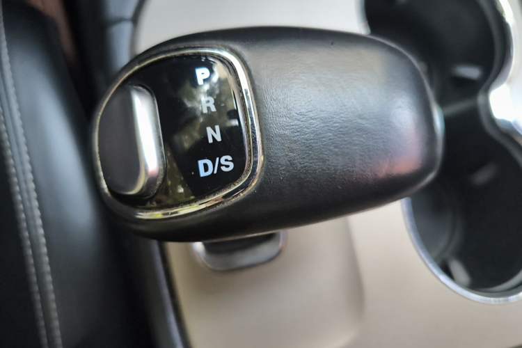 Used Jeep Grand Cherokee 2014 3.6L Elite Navigation Edition Gear Lever