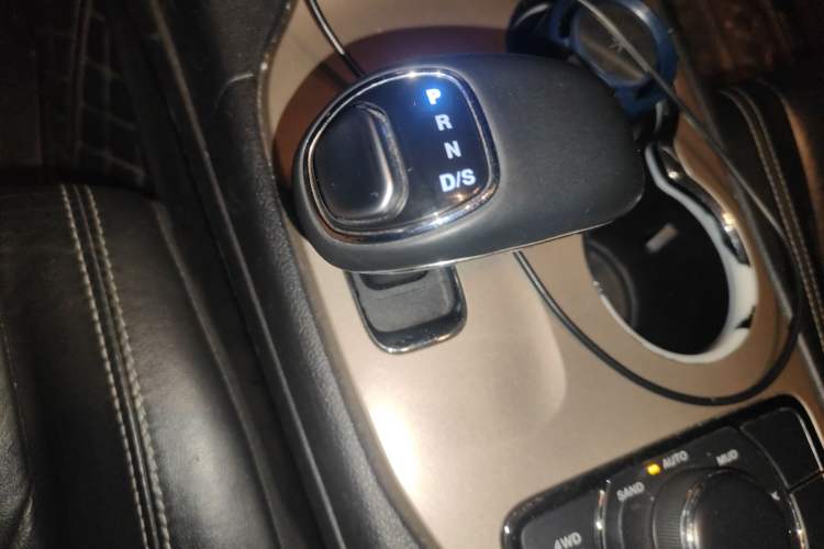 Used Jeep Grand Cherokee 2014 3.0L Comfort Navigation Edition Gear Lever