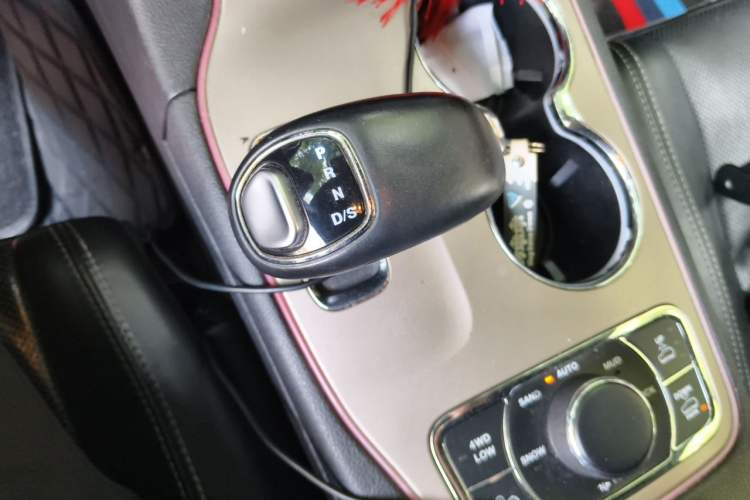 Used Jeep Grand Cherokee 2014 3.6L Elite Navigation Edition Gear Lever