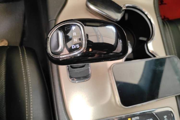 Used Jeep Grand Cherokee 2014 3.6L Elite Navigation Edition Gear Lever