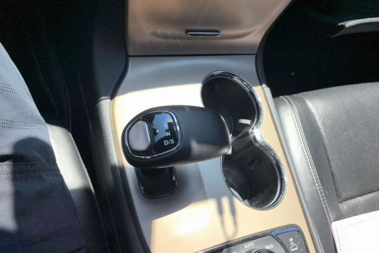 Used Jeep Grand Cherokee 2014 3.6L Elite Navigation Edition Gear Lever