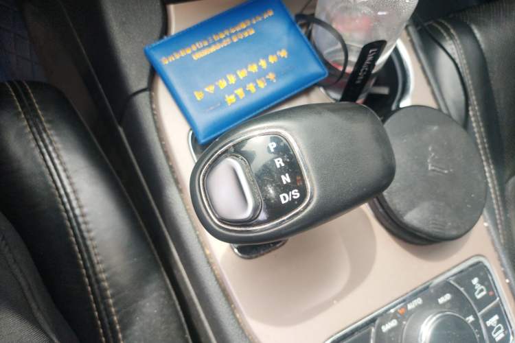 Used Jeep Grand Cherokee 2014 3.6L Elite Navigation Edition Gear Lever