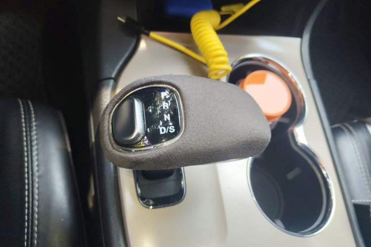 Used Jeep Grand Cherokee 2014 3.0TD Diesel Comfort Navigation Version Gear Lever