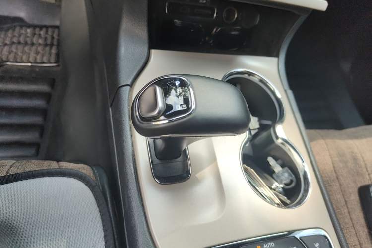 Used Jeep Grand Cherokee 2014 3.6L Elite Navigation Edition Gear Lever