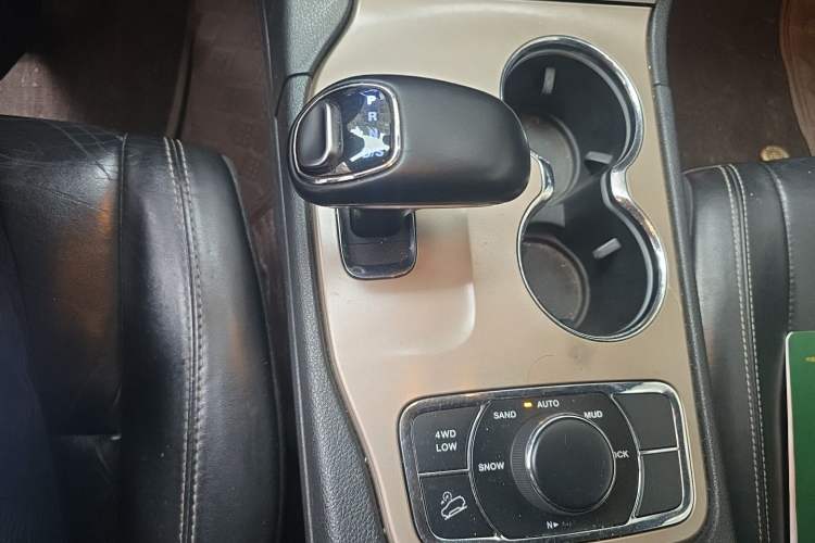 Used Jeep Grand Cherokee 2014 3.0TD Diesel Comfort Navigation Version Gear Lever