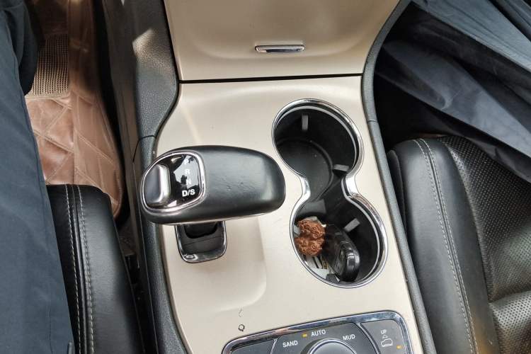 Used Jeep Grand Cherokee 2014 3.6L Elite Navigation Edition Gear Lever