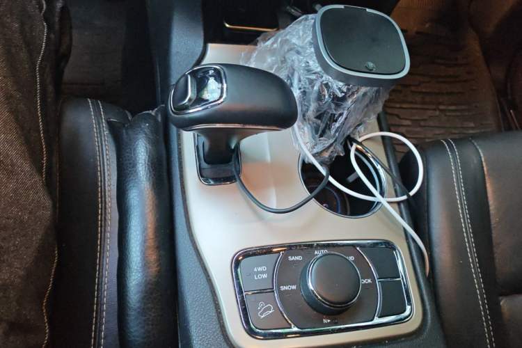 Used Jeep Grand Cherokee 2014 3.0L Comfort Navigation Edition Gear Lever