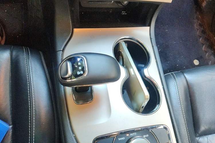 Used Jeep Grand Cherokee 2014 3.0TD Diesel Comfort Navigation Version Gear Lever