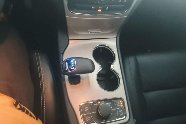 Used Jeep Grand Cherokee 2014 3.6L Elite Navigation Edition Gear Lever