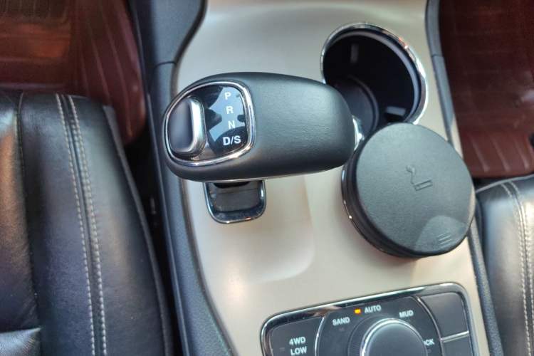 Used Jeep Grand Cherokee 2014 3.0L Comfort Navigation Edition Gear Lever