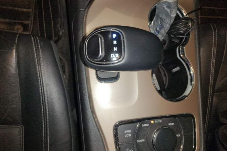 Used Jeep Grand Cherokee 2014 3.0L Comfort Navigation Edition Gear Lever