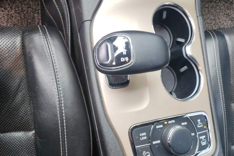 Used Jeep Grand Cherokee 2014 3.6L Elite Navigation Edition Gear Lever