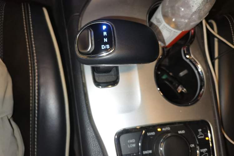 Used Jeep Grand Cherokee 2014 3.6L Elite Navigation Edition Gear Lever