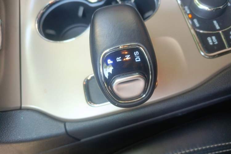 Used Jeep Grand Cherokee 2014 3.6L Elite Navigation Edition Gear Lever