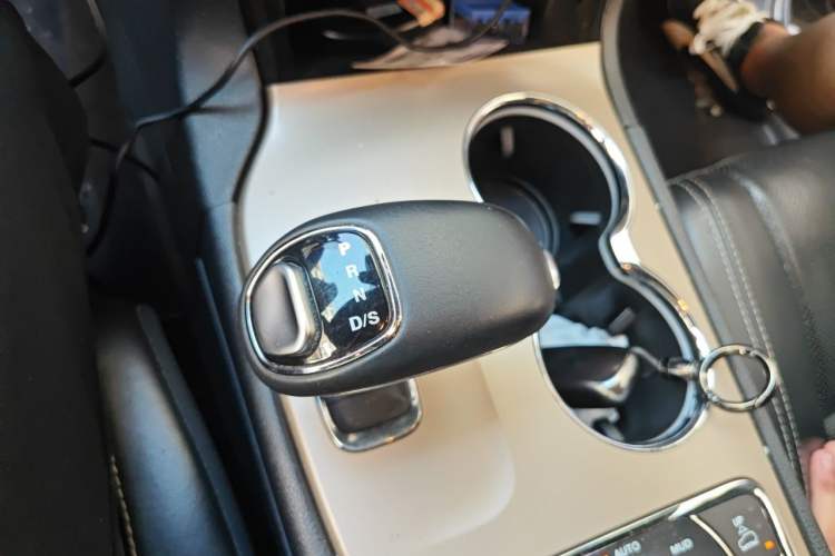 Used Jeep Grand Cherokee 2014 3.6L Elite Navigation Edition Gear Lever