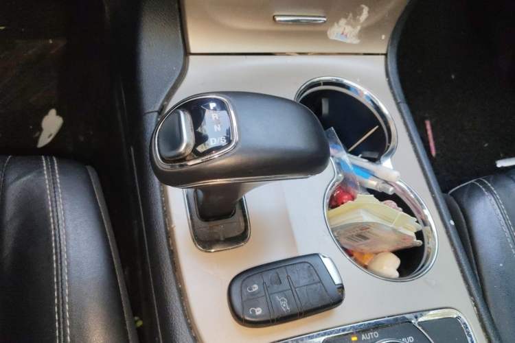Used Jeep Grand Cherokee 2014 3.0L Comfort Navigation Edition Gear Lever