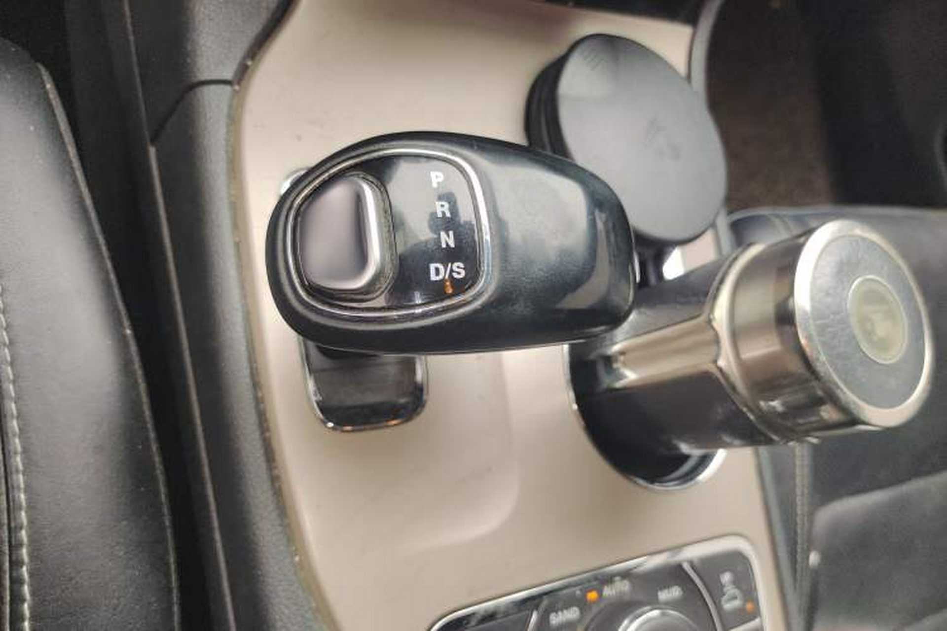 Used Jeep Grand Cherokee 2014 3.6L Elite Navigation Edition Gear Lever