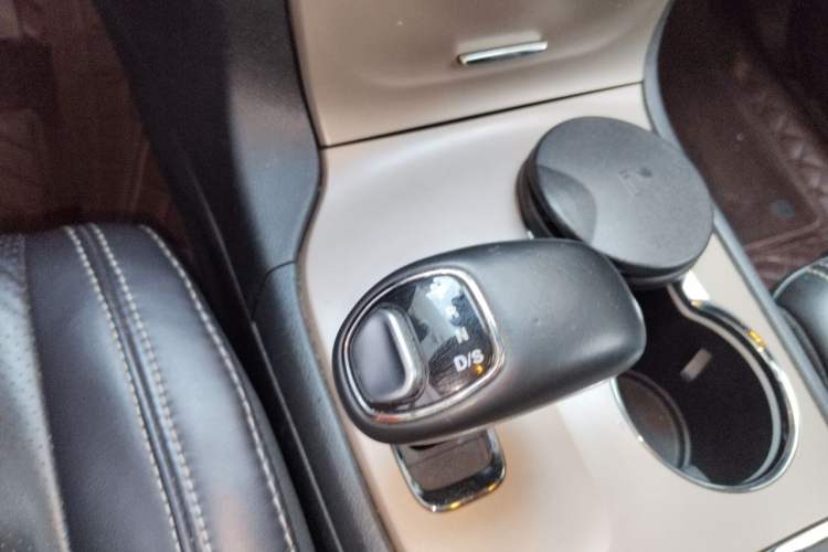 Used Jeep Grand Cherokee 2014 3.6L Elite Navigation Edition Gear Lever